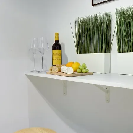 Marie Stuart Montorgueil Elegance