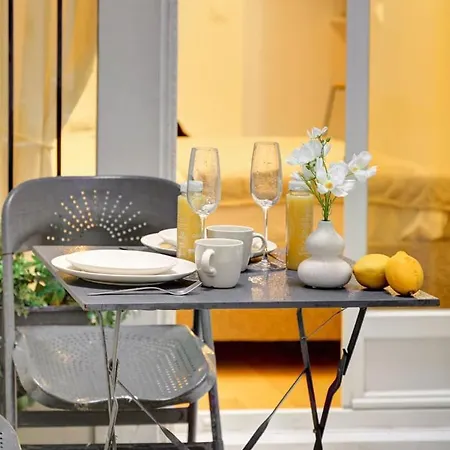 Marie Stuart Montorgueil Elegance Paris